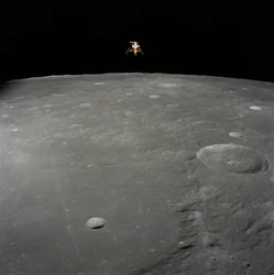 Moduł księżycowy Apollo 12 Nieustraszone lądowanie na powierzchni Księżyca w Oceanie Burz