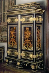 Szafa z dekoracją intarsjowaną, Andre Charles Boulle (1642-1732), Paryż, koniec XVII w. (heban i brąz)