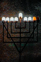 Menora Wielkiej Synagogi, 2018 (fotografia ręcznie malowana)