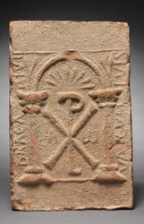 Tablica nagrobna kolumbarium z monogramem Chrystusa, 500-800
