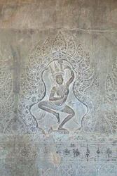 Płaskorzeźba tańczącej Apsary na zewnętrznej ścianie zachodniej, Angkor Wat, Kambodża (zdjęcie)