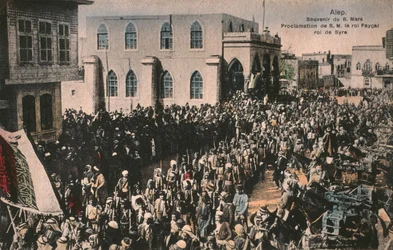 Fajsal ogłoszony królem Arabskiego Królestwa Syrii 7 marca 1920 r., Aleppo, pocztówka (kolorowy fotolit)