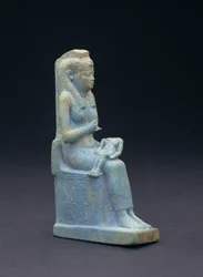 Figura Izydy, siedzącej na tronie, trzymającej na kolanach dziecko Horusa, Egipcjanin, 26 dynastia, 664-525 pne (szklistoniebieski fajans)
