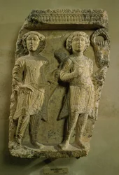 Fragment płaskorzeźbionej tablicy przedstawiającej dwóch żołnierzy, z Palmyry, II w. (kamień)