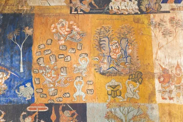 Freski zdobiące ściany świątyni Wat Bo przedstawiające sceny z Reamkera, Siem Reap, Kambodża (zdjęcie)
