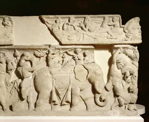 GR.1-1835 Triumfalny powrót Dionizosa, szczegół przedstawiający słonia, płaskorzeźba sarkofagu, gr., II w. (marmur)