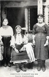 Grecja, Macedoina: portret macedońskiej rodziny - pocztówka 1914-1918