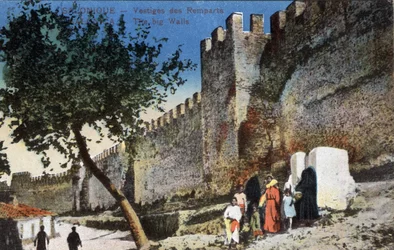 Grecja, Saloniki (lub Saloniki): Pozostałości murów – pocztówka 1914-1918