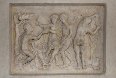 Mitologia grecka: Sąd Parysa. Pasterz Parys musi wybrać najpiękniejszą spośród trzech bogiń: Afrodytę (Wenus), w towarzystwie Kupidyna, Herę (Junonę) i Atenę (Minerwę). Wybiera Afrodytę, której ofiarowuje złote jabłko. Płaskorzeźba
