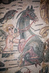 Sala Ariona. Scena morska. Stworzenia morskie. Nereides i trytony. III - IV wiek. Rzymska willa Casale, Sycylia. UNESCO.