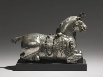 Naczynie do picia w kształcie konia, 200-325