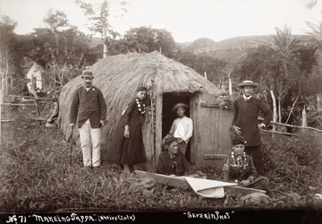 Wykonywanie Tappy, rodzimego sukna, ok. 1875 (zdjęcie w sepii)