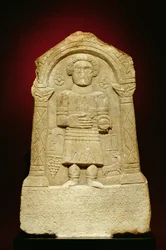 Marmurowa stela nagrobna, z greckim napisem, rzym., III w. p.n.e