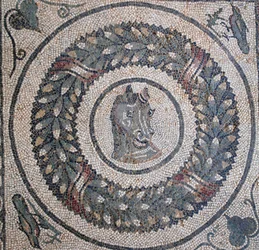 Mozaika perystylu. Szczegół przedstawiający głowę konia. III - IV wiek. Rzymska willa Casale, Sycylia. UNESCO.