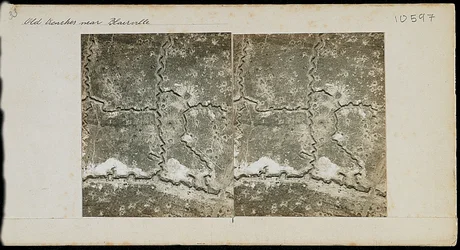 Stare okopy w pobliżu Blairville, Francja, ok. 1917-1918