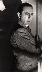 Portret Beli Lugosi, ok. 1930 (zdjęcie w sepii)