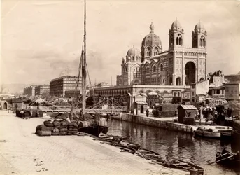 Architektura sakralna: widok z zewnątrz bazyliki Sainte Marie Maggiore (Sainte-Marie-Maggiore), wybudowanej w latach 1852-1893 według planów architekta Leona Vaudoyera (1803-1872). Marsylia, Bouches du Rhone (13), cenotyp beg