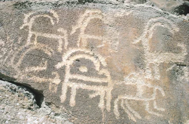 Rzeźby naskalne w dolinie Hunza, w pobliżu obszaru archeologicznego Karimabad, Pakistan
