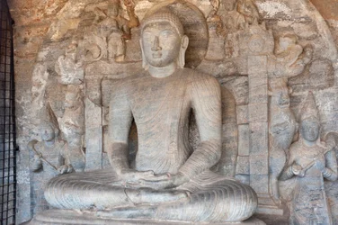 Skalna płaskorzeźba Buddy w pozycji medytacyjnej; Świątynia Gal Vihara; Polonnaruwa; Sri Lanka; Azja