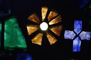 Witraże w kościele Notre-Dame de Consolation, Hyeres, Francja