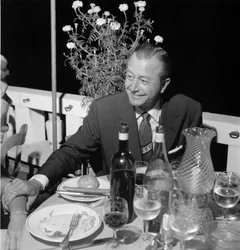 AKTOR, REŻYSER ROBERT YOUNG W WENECJI LIDO - 1954