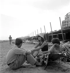 AKTORKA ELSA MARTINELLI NA PLAŻY LIDO W WENECJI - 1964