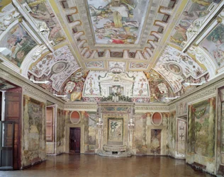 Salon główny, zaprojektowany przez Pirro Ligorio (ok. 1500-83) dla kardynała Ippolito II d