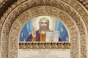 Tympanon bazyliki Santa Maria della Coltura, Parabita, Apulia, Parabita, Włochy