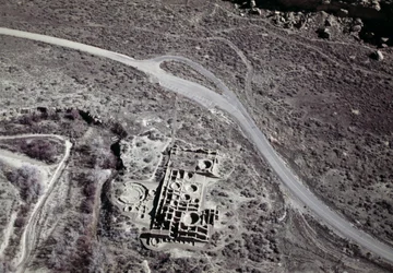 Widok starożytnej osady Anasazi, Park Narodowy Kultury Ruin Chaco, Kanion Chaco, Nowy Meksyk, Stany Zjednoczone Ameryki, cywilizacja Anasazi