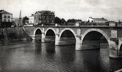 Widok na most nad Marną w Epernay, Marna - pocztówka 1910 ca Kolekcja prywatna