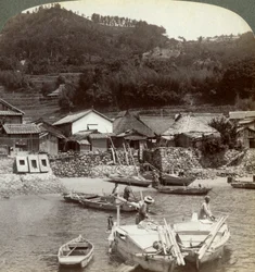 Wioska rybacka Obatake na Morzu Śródlądowym, z widokiem na północ na tarasowe pola ryżowe, Japonia, 1904