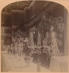 Złota tablica używana przez rodzinę królewską, sala wieczerza, zamek Windsor, Anglia, 1900.