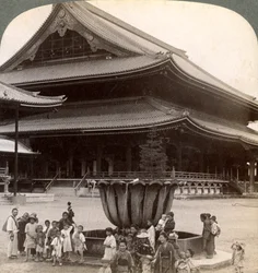 Główny front Higashi Hongan-ji, największej świątyni buddyjskiej w Japonii, Kioto, 1904.