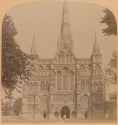 Północno-zachodnia fasada wielkiej gotyckiej katedry w Salisbury założonej w 1220 r. w Anglii, 1900 r.