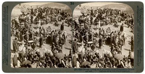 Ludzie przybywający do Jerozolimy na ofiarę, poza murem wschodnim, 1900.