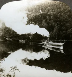 Jacht parowy na Loch Katrine w Szkocji.