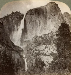 Yosemite Point i nawiewane wiatrem Yosemite Falls, Yosemite Valley, Kalifornia, USA, 1902 r.