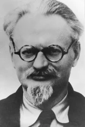Lew Trocki, rosyjski rewolucjonista i radziecki przywódca komunistyczny (1879-1940), w Meksyku, 1936, w wieku 57 lat, portret wykonany przez meksykańską policję.
