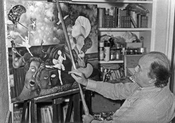 Pierre Velly Alias Pierre De Varga w swoim warsztacie Ostatnim dotknięciem jednego ze swoich płócien 11 kwietnia 1986