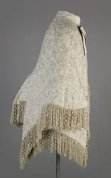 Płaszcz Berthy Palmer, ok. 1870 (widok z boku), prążkowana mora jedwabna, frędzle i kryształowe koraliki