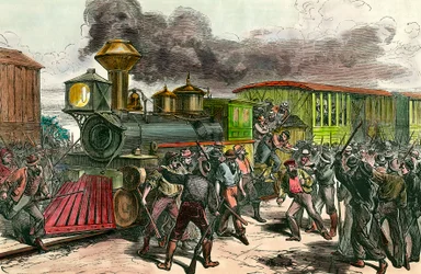 Greve na linii kolejowej łączącej Baltimore w stanie Ohio Pracownicy ścigają kierowców i inżynierów z pociągu jadącego do Baltimore. 1877 XIX-wieczna rycina Kolekcja prywatna