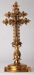 Krzyż relikwiarzowy. Kowalstwo z juwelami. Opactwo pochodzenia (Saint-Amand Tournai, ex-Elnone. XVI wiek.