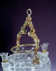 Rękojeść wazy z kryształu górskiego przedstawiająca pijaństwo Noe. 1550 wokół Paryża. Muzeum w Luwrze
