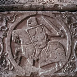 Sarkofag rycerza rodu pałacowego (prawdopodobnie Hugo z pałacu), fragment dolnego reliefu. marmur. 1292. Tuluza, kościół jakobinów