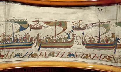 Normandzka flota inwazyjna przekracza kanał, Gobelin z Bayeux (haft z wełny na płótnie)