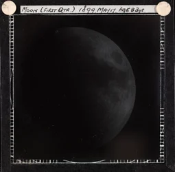 Astronomiczne szkiełko Księżyca w pierwszej kwadrze (1899)