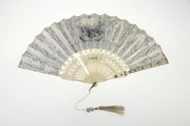 Wachlarz, ok. 1850, Papier malowany, kość, srebro, chwost z jedwabiu i metalicznej nici, Wytwórca nieznany