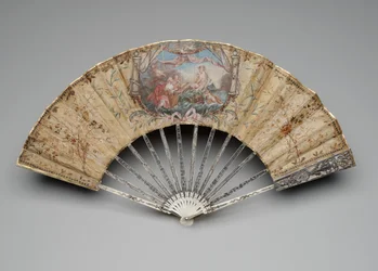 Wachlarz składany z Narodzinami Wenus, ok. 1770-80 (gwasz na pojedynczym liściu jedwabiu, słoma, mosiądz, metaliczna nić, kość, złocenie, masa perłowa i klejone klejnoty)