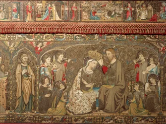 Fragment tapiserii zdobiącej ołtarz i przedstawiającej Koronację Marii Panny. Z kościoła Santa Maria Novella