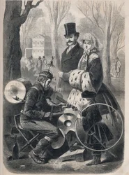 Męska orkiestra Champs Elysees w Paryżu. Ma dzwoneczek, na plecach skrzynkę, talerze na kolanach i gra na skrzypcach. Grawer w „Le Monde illustrious” z 1862 r. Ze zbiorów prywatnych.